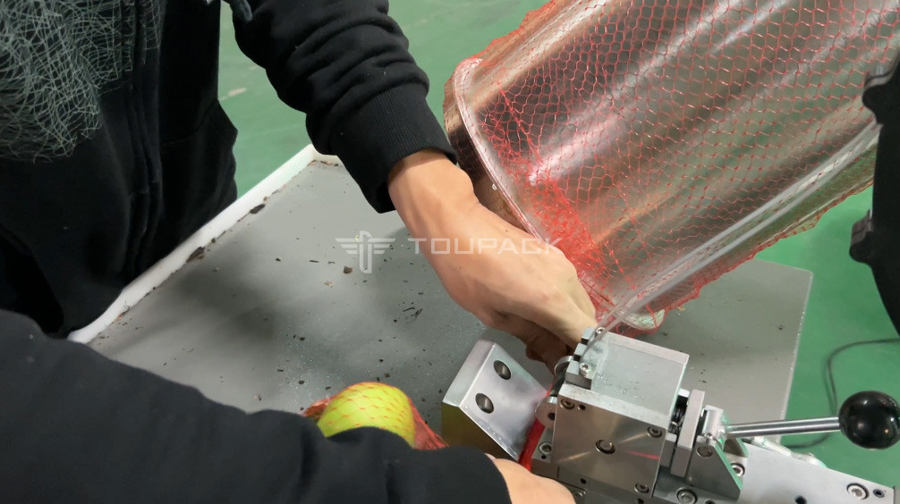 Fabriek Industrie Semi-Auto Mesh Net Bag Gewicht Tellen Netten Knippen Verpakkingsmachine Voor Banana Fruit