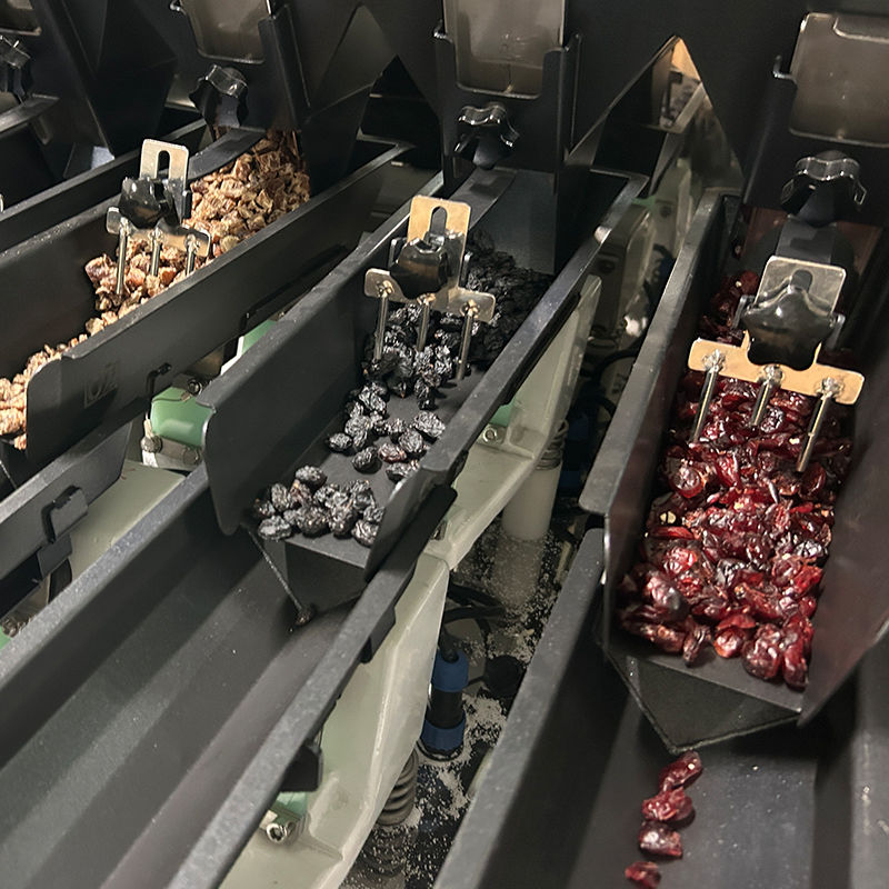 Voeder voor vogels Prefabricated Bag Packing Machine Hondenvoedsel Kattenvoedsel Verpakkingsmachine Multifunctionele Granule Verpakkingsapparatuur Multihead Weegmachine