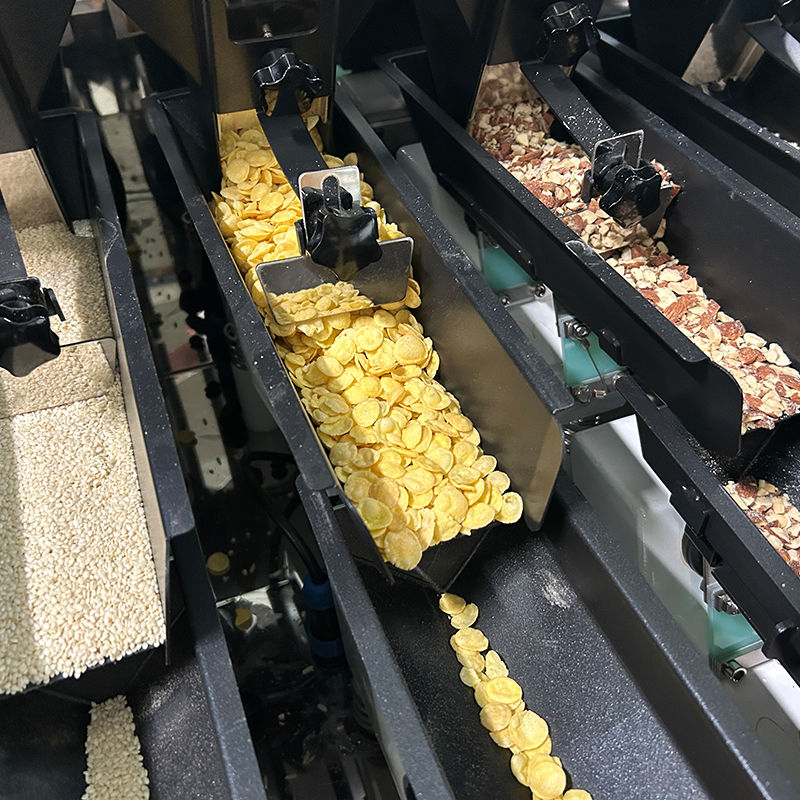 Voeder voor vogels Prefabricated Bag Packing Machine Hondenvoedsel Kattenvoedsel Verpakkingsmachine Multifunctionele Granule Verpakkingsapparatuur Multihead Weegmachine