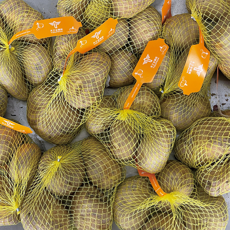 Volledig automatische netzak met netzak verpakkings- en weegmachine voor groenten aardappelen sinaasappels en fruit