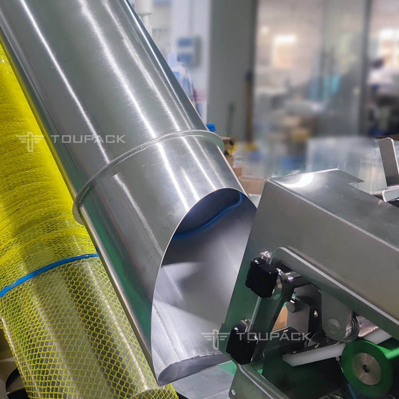 Pakmachine voor het verpakken van knoflookmaaszakken met stapels Semi-Auto Ginger Mesh Bag Clipping Packing Machine