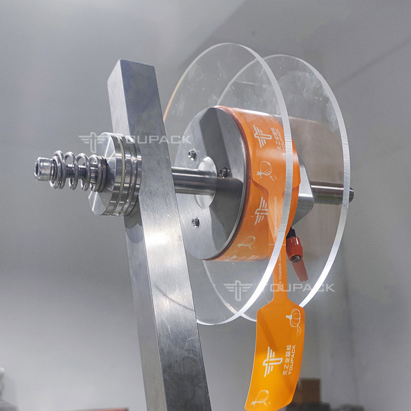 Semi-automatische aardbeienappelmoes Fruit en groenten aardappel knoflook uienmaas Net zak zakmachine